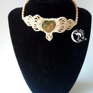 Макраме ѓердан со унакит