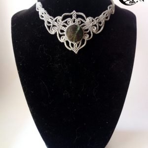 Макраме ѓердан со полудраг камен